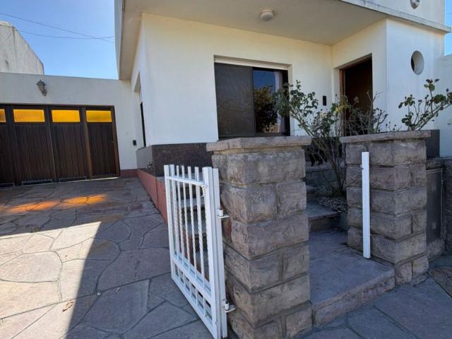Venta de espectacular Casa 4 ambientes en Olavarría Sierras Bayas