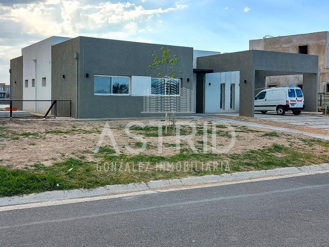 Venta de espectacular Casa 4 ambientes en Pilar