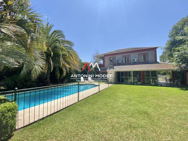 Venta de espectacular Casa 5 o mas ambientes en Pilar