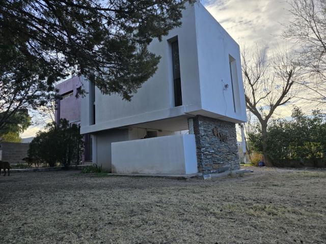 Venta de espectacular Casa 4 ambientes en Potrero de los Funes