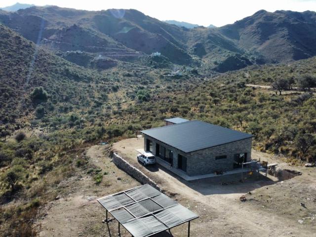 Venta de espectacular Casa 4 ambientes en Potrero de los Funes