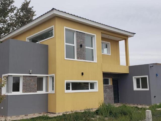 Venta de espectacular Casa 4 ambientes en Plottier