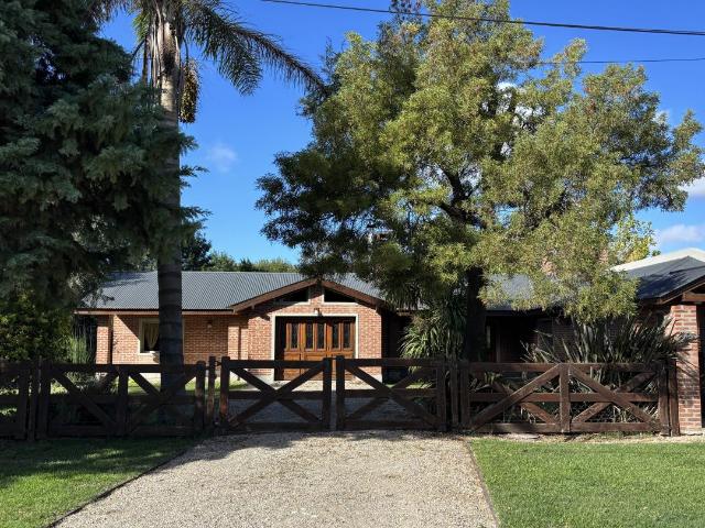 Venta de espectacular Casa 4 ambientes en Punta Indio Verónica