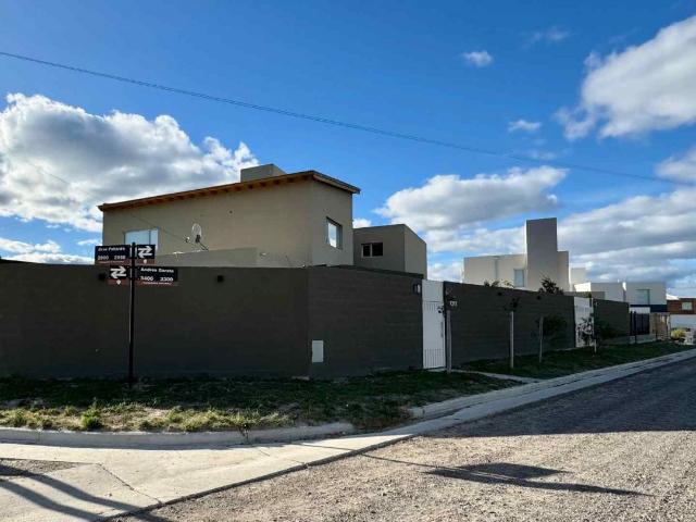 Venta de espectacular Casa 4 ambientes en Puerto Madryn