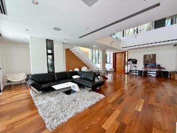 Venta de espectacular Casa 5 o mas ambientes en Quilmes