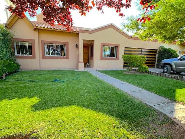 Venta de espectacular Casa 4 ambientes en Rodeo del Medio