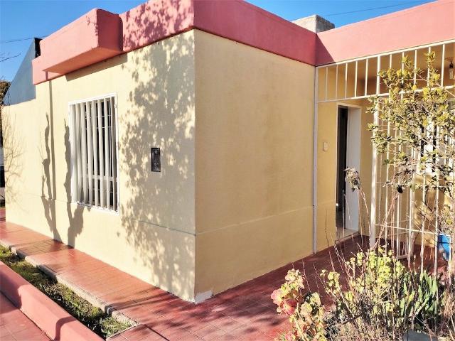 Venta de espectacular Casa 4 ambientes en Rodeo del Medio
