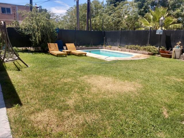 Venta de espectacular Casa 4 ambientes en Rodeo del Medio