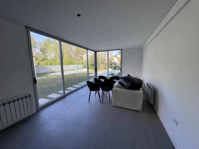 Venta de espectacular Casa 4 ambientes en Rosario
