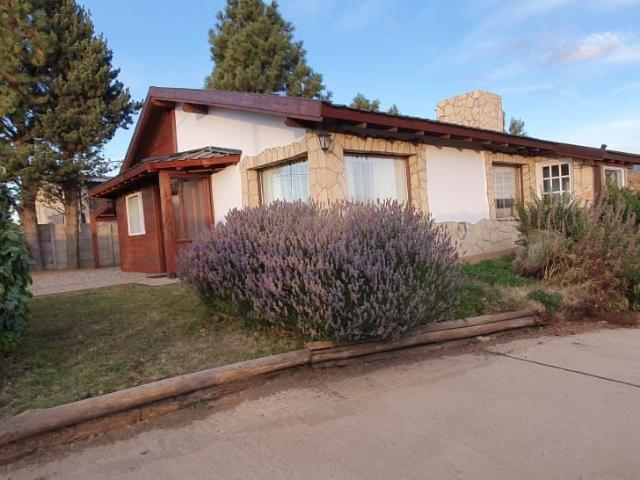 Venta de espectacular Casa 4 ambientes en San Carlos de Bariloche