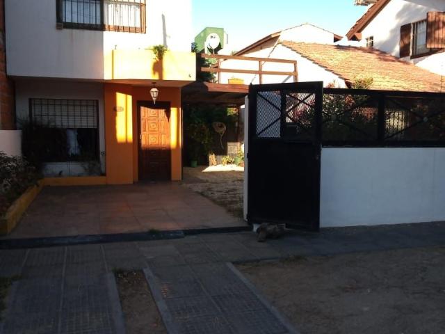 Venta de espectacular Casa 4 ambientes en San Bernardo
