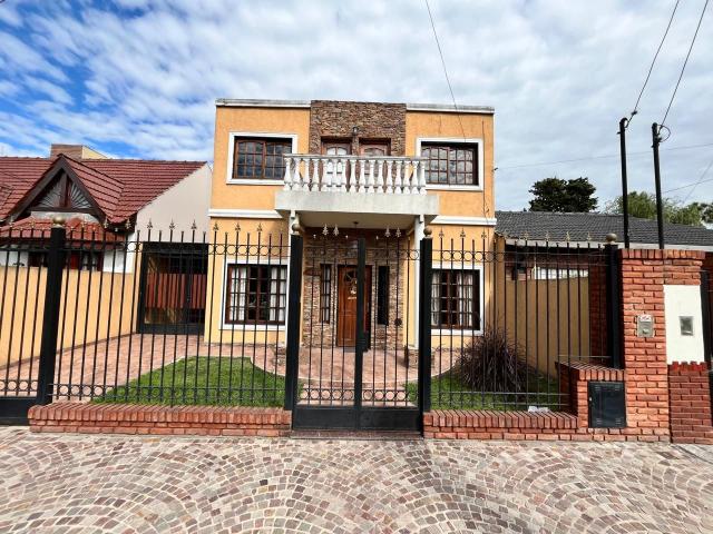 Venta de espectacular Casa 4 ambientes en San Miguel