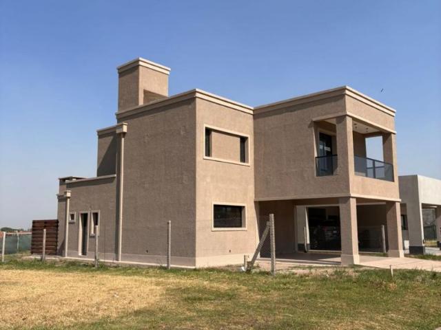 Venta de espectacular Casa 4 ambientes en San Pablo