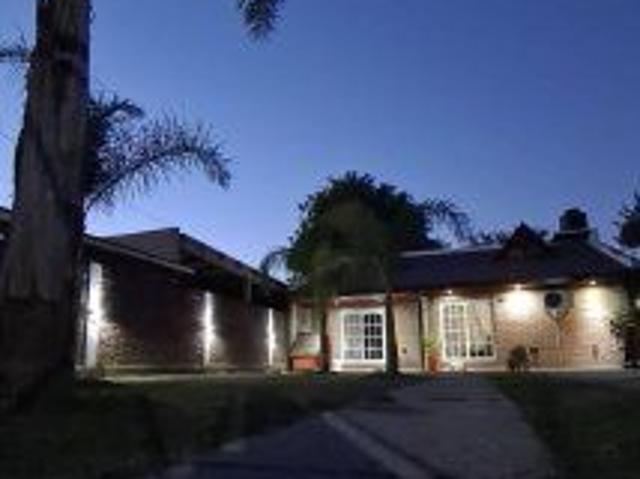 Venta de espectacular Casa 4 ambientes en San Vicente