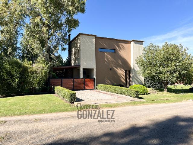 Venta de espectacular Casa 4 ambientes en San Vicente