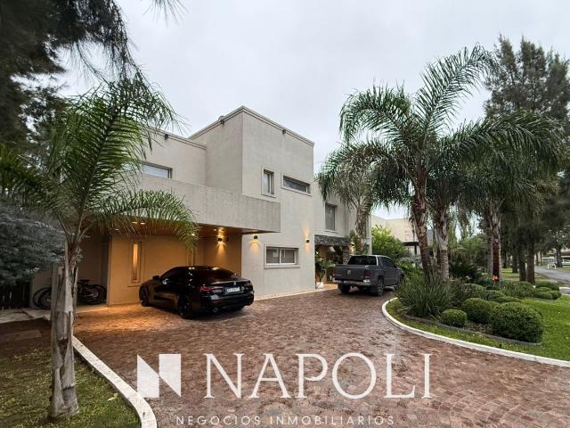 Venta de espectacular Casa 4 ambientes en San Vicente