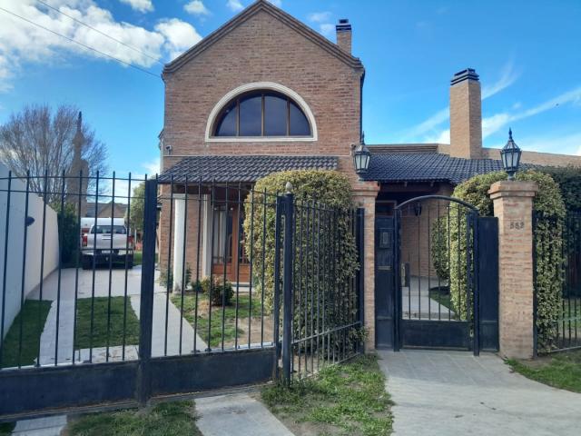 Venta de espectacular Casa 5 o mas ambientes en Trelew