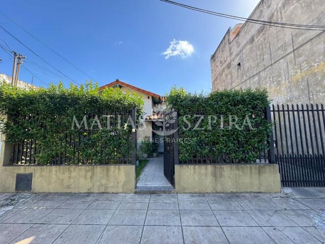 Venta de espectacular Casa 5 o mas ambientes en Tres De Febrero Ciudadela