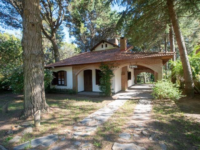 Venta de espectacular Casa 5 o mas ambientes en Valeria del Mar