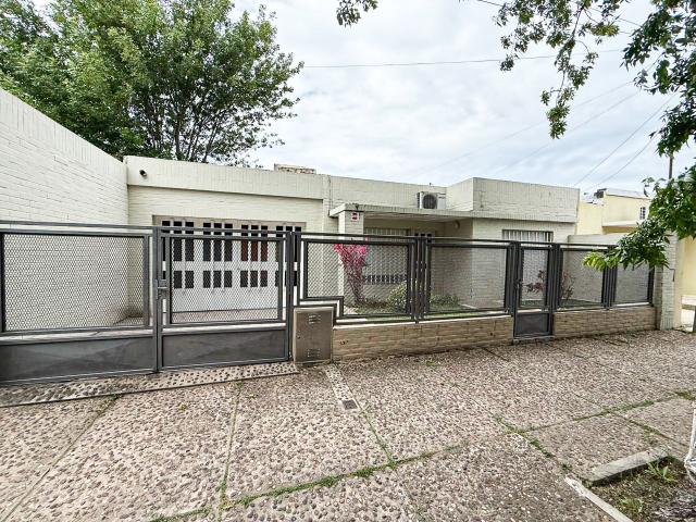 Venta de espectacular Casa 5 o mas ambientes en Villa Constitución