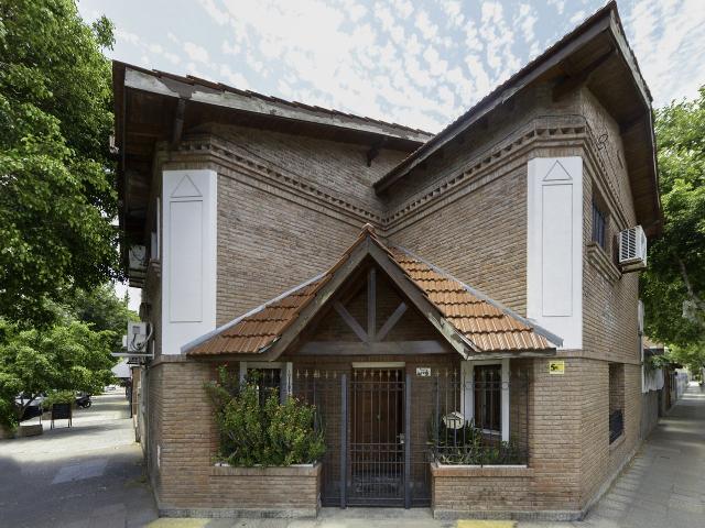 Venta de espectacular Casa 5 o mas ambientes en Villa General Mitre