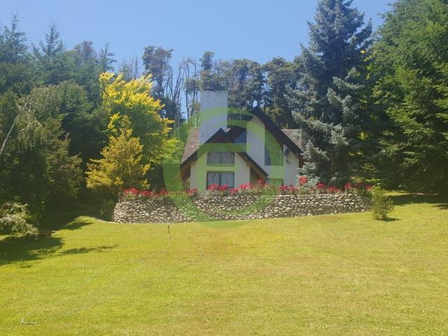 Venta de espectacular Casa 5 o mas ambientes en Villa La Angostura