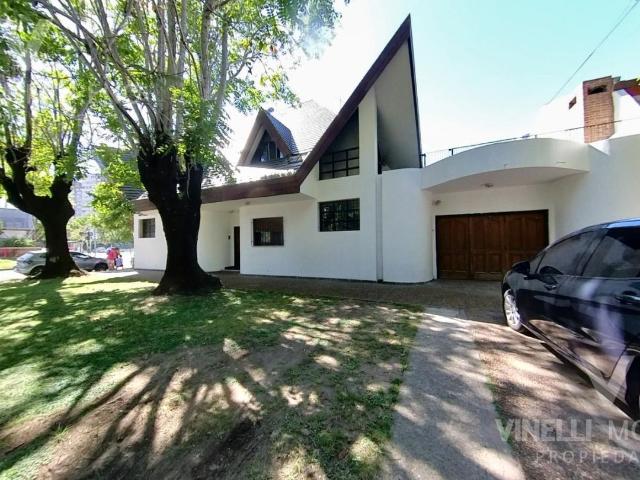 Venta de espectacular Casa 5 o mas ambientes en Villa Lugano