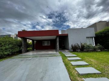 Venta de espectacular Casa 5 o mas ambientes en Yerba Buena
