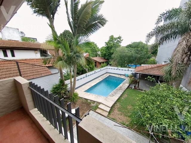 Venta de espectacular Casa 5 o mas ambientes en Almirante Brown Adrogué