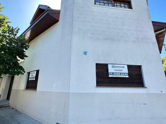 Venta de espectacular Casa 5 o mas ambientes en Avellaneda