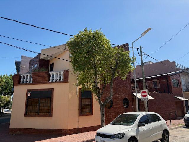 Venta de espectacular Casa 5 o mas ambientes en Avellaneda