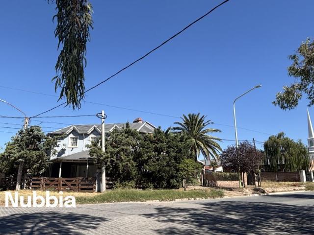 Venta de espectacular Casa 5 o mas ambientes en Bahía Blanca