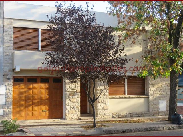 Venta de espectacular Casa 5 o mas ambientes en Bahía Blanca