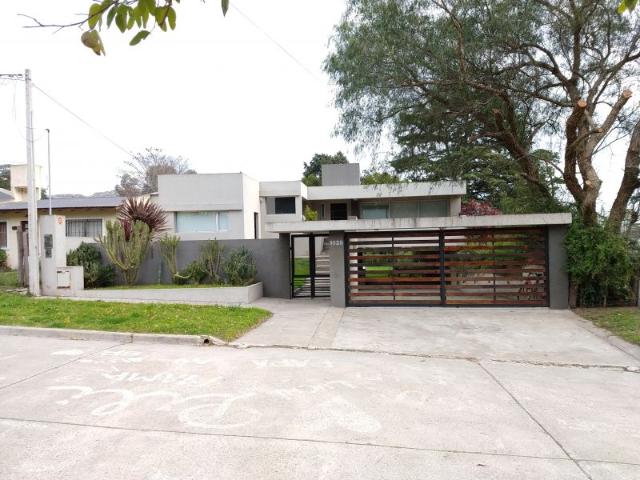 Venta de espectacular Casa 5 o mas ambientes en Balcarce Balcarce