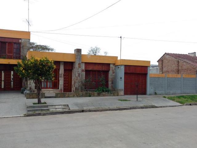 Venta de espectacular Casa 5 o mas ambientes en Balcarce Balcarce