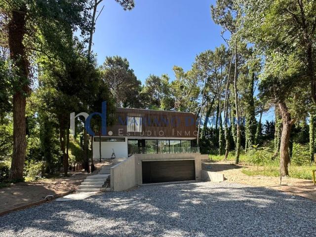 Venta de espectacular Casa 5 o mas ambientes en Cariló