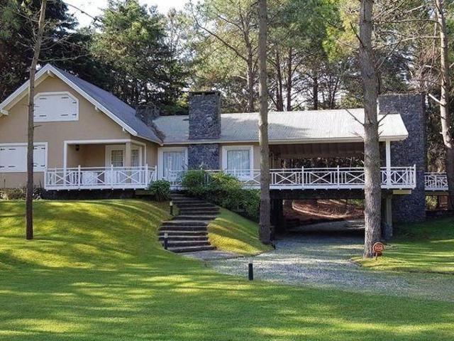 Venta de espectacular Casa 5 o mas ambientes en Cariló
