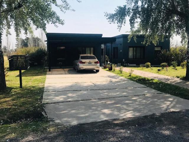 Venta de espectacular Casa 5 o mas ambientes en Cañuelas