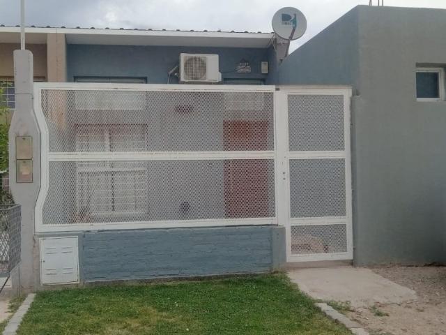 Venta de espectacular Casa 5 o mas ambientes en Centenario