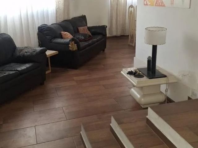 Venta de espectacular Casa 5 o mas ambientes en Chacarita