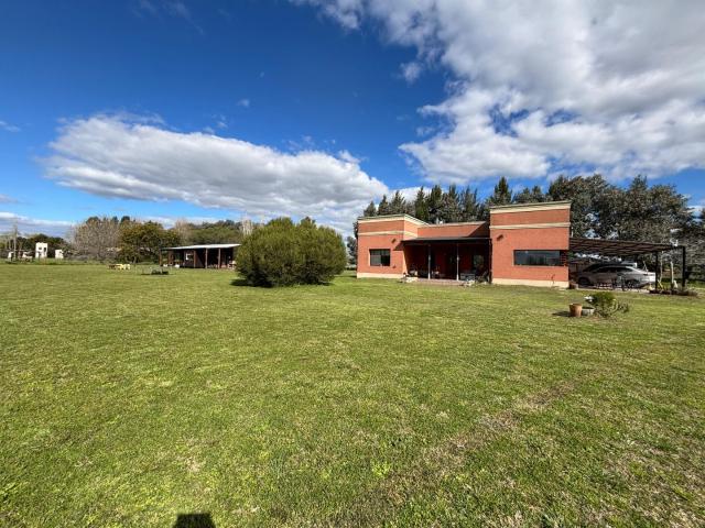 Venta de espectacular Casa 5 o mas ambientes en Chascomús