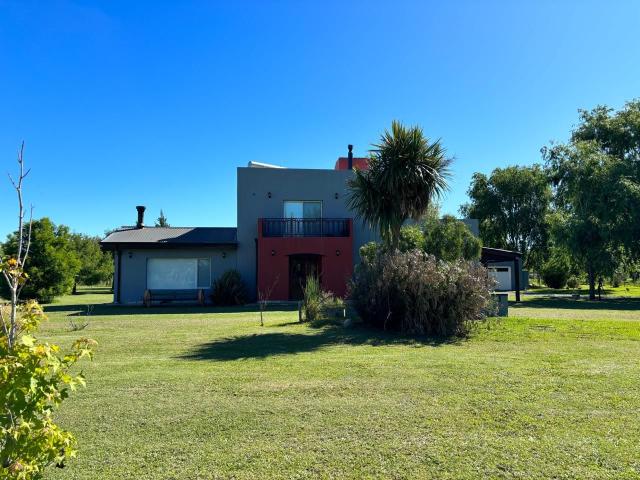 Venta de espectacular Casa 5 o mas ambientes en Chascomús