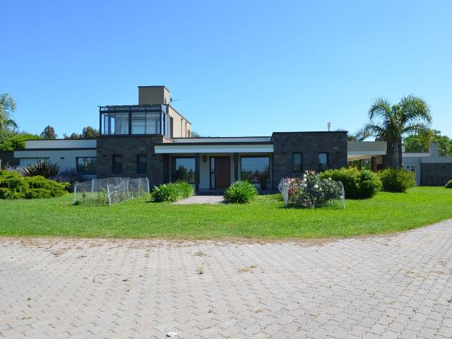 Venta de espectacular Casa 5 o mas ambientes en Chascomús