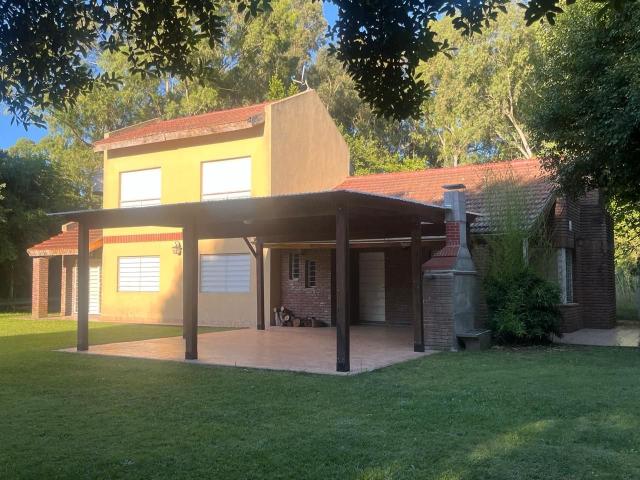 Venta de espectacular Casa 5 o mas ambientes en Chascomús Chascomús