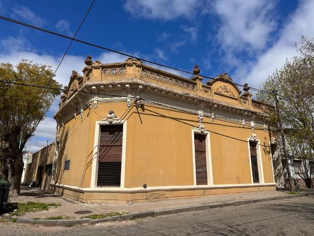 Venta de espectacular Casa 5 o mas ambientes en Chascomús Chascomús