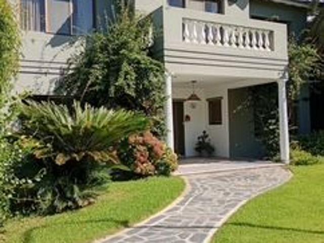 Venta de espectacular Casa 5 o mas ambientes en Chascomús Chascomús