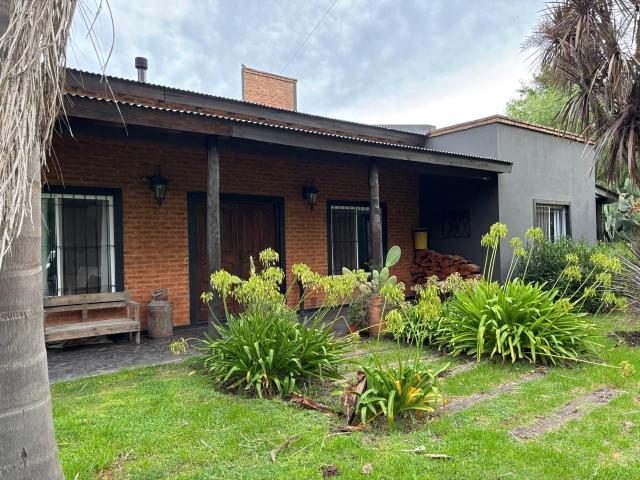 Venta de espectacular Casa 5 o mas ambientes en Chascomús Chascomús