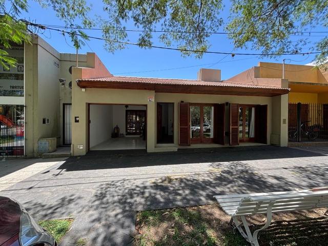 Venta de espectacular Casa 5 o mas ambientes en Chascomús Chascomús