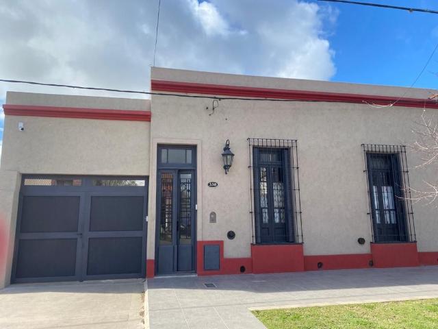 Venta de espectacular Casa 5 o mas ambientes en Chascomús Chascomús