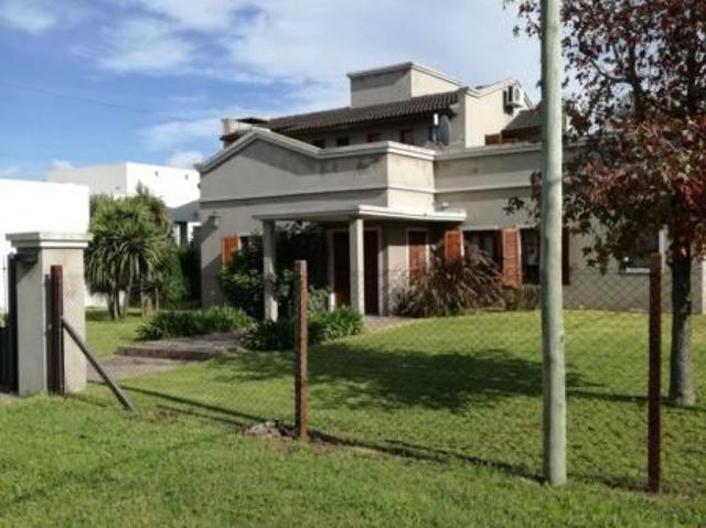 Venta de espectacular Casa 5 o mas ambientes en Chascomús Chascomús